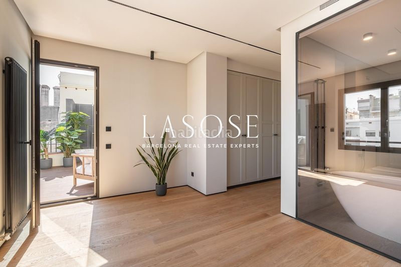 Foto 418a0870-3fdd-45e7-802c-2338f87ff430. Ático exclusivo ático con terraza y vistas en el corazón del eixample en Barcelona