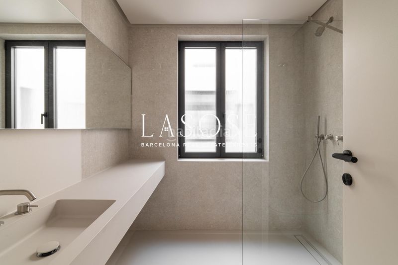 Foto bd2c7756-b0f9-4e8b-9ad5-acc3ee1ceded. Ático exclusivo ático con terraza y vistas en el corazón del eixample en Barcelona
