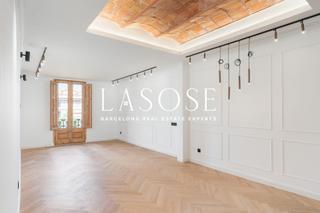 Appartement  Corts catalanes. Piso reformado en finca regia en eixample