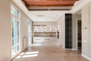 Pis  Carrer valencia. Piso reformado en finca regia