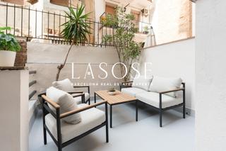 Pis  Carrer creu dels molers. Piso con terraza reformado a estrenar en poble sec