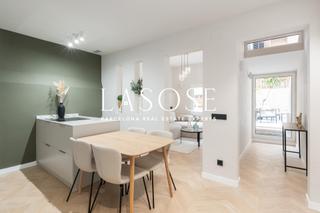 Etagenwohnung  Carrer creu dels molers. Piso con terraza reformado a estrenar en poble sec
