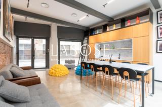 Appartement  Ronda sant antoni. Una galería de arte convertida en hogar en pleno corazón de barc