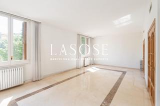 Appartement  Carrer consell de cent. Piso amplio con 2 terrazas en calle peatonal