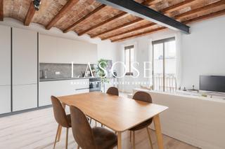 Piso  Carrer carrer del manzanares. Piso completamente reformado con carcter en sants