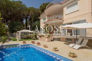 Maison  Carrer mas gabana. Exclusiva vivienda con piscina y vistas al mar en arenys de munt