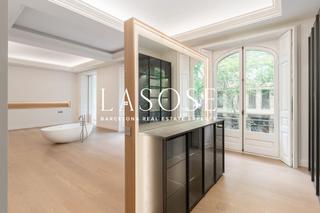Pis  Carrer trafalgar. Exclusiva vivienda de alto standing en finca regia renovada