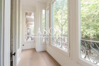 Appartamento  Carrer trafalgar. Exclusiva vivienda de alto standing en finca regia renovada