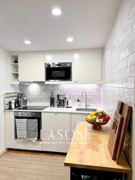 Foto ad565250-796f-44e5-845e-43087c36c811. Alquiler piso apartamiento amplio de tres dormitorios recién reformado en ciudad vella en Barcelona
