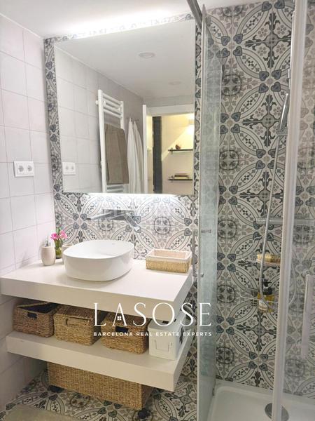 Foto afe255d6-9758-4f09-9bf1-b2683b304552. Alquiler piso apartamiento amplio de tres dormitorios recién reformado en ciudad vella en Barcelona