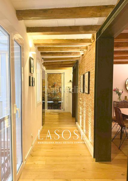 Foto c484e87c-936a-443a-a733-997cd9c5a900. Alquiler piso apartamiento amplio de tres dormitorios recién reformado en ciudad vella en Barcelona