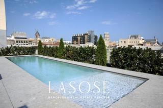 Location Appartement  Carrer consell de cent. Impresionante piso de dos dormitorios con patio en alquiler en l