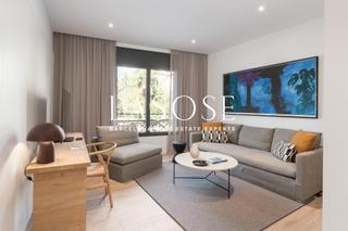 Location Appartement  Travesía travessera de dalt. Impresionante piso de dos dormitorios, oficina y terraza comunit