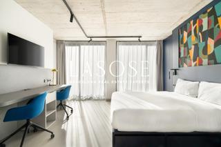 Alquiler Loft en Poblenou. Espectacular loft con balcón privado en un lujoso coliving a poc