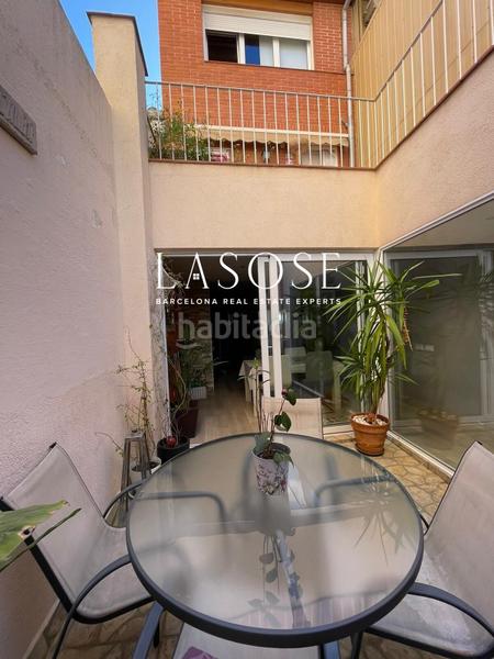 Foto 40f08e26-1210-40b2-82bb-d86dd8c22319. Alquiler casa adosada casa familiar con 5 habitaciones, 3 terrazas y parking en el encantador barrio de sant andreu en Barcelona
