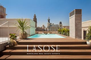 Pis  Passeig isabel ii. Exclusiva vivienda con piscina comunitaria en finca catalogada f
