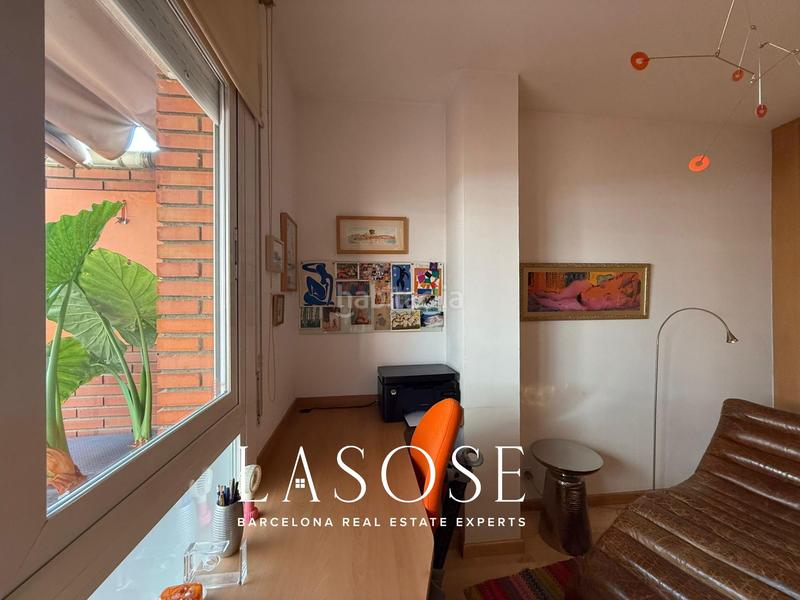 Foto c26a52bd-ebb4-4e51-a80e-0fc55fa01884. Alquiler apartamento amplio y luminoso piso en Sants con terraza en Barcelona