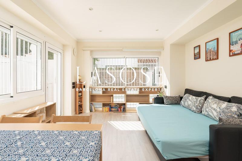 Foto b2a43bca-8221-4849-9ad1-7d6deb07dcfe. Alquiler loft luminoso estudio con jardín en Pedralbes Barcelona
