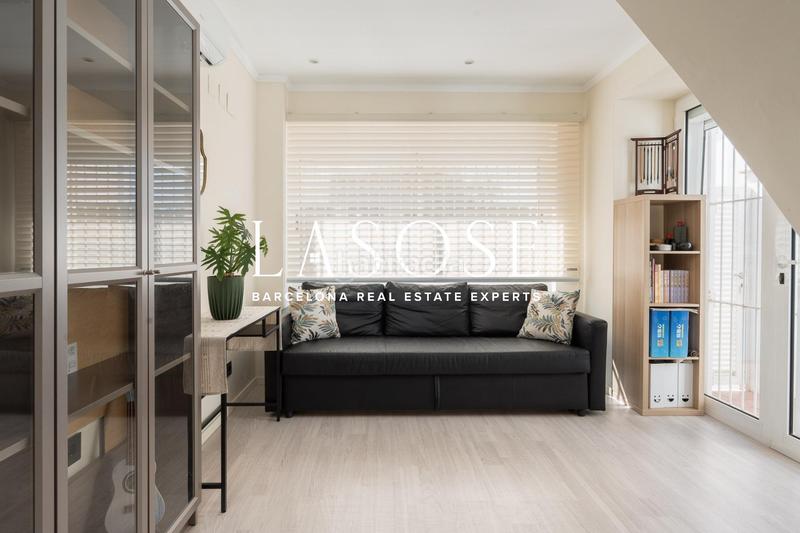 Foto da2cf59b-9753-49ac-8dbc-d7dd332b6e95. Alquiler loft luminoso estudio con jardín en Pedralbes Barcelona
