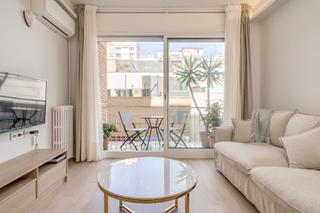 Alquiler Piso  Calle valencia. Piso de tres dormitorios en alquiler en sagrada familia  dreta e