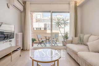 Location Appartement  Calle valencia. Piso de tres dormitorios en alquiler en sagrada familia  dreta e