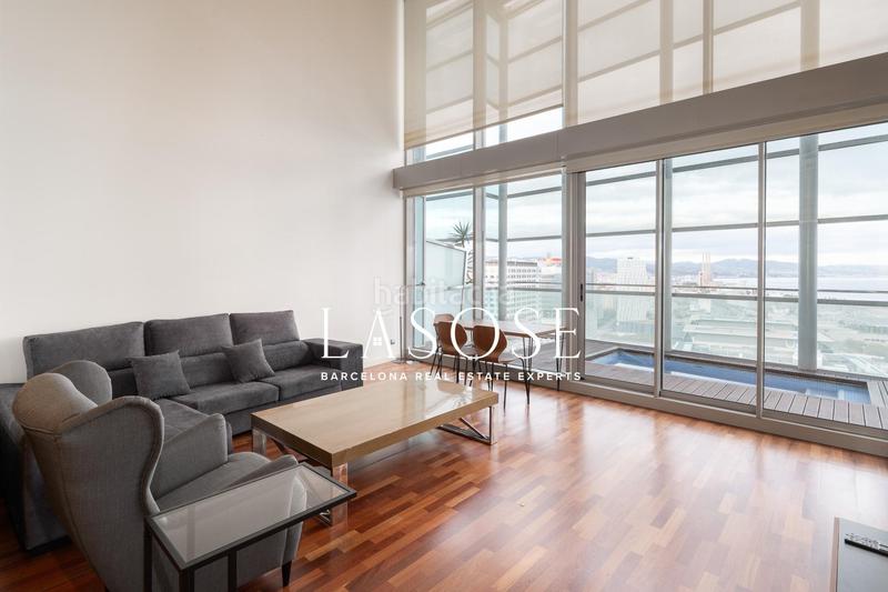 Foto 61eefe36-962a-45c9-b55a-c61d1f6796e3. Alquiler piso ático dúplex con encanto completamente reformado en alquiler en diagonal mar en Barcelona