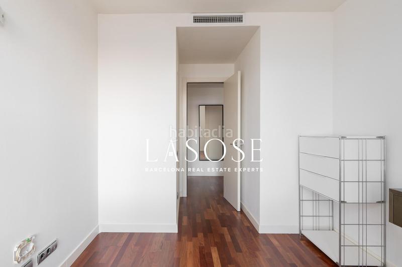 Foto 94f689ec-d354-46ef-9ef8-34f2ae5d2b04. Alquiler piso ático dúplex con encanto completamente reformado en alquiler en diagonal mar en Barcelona