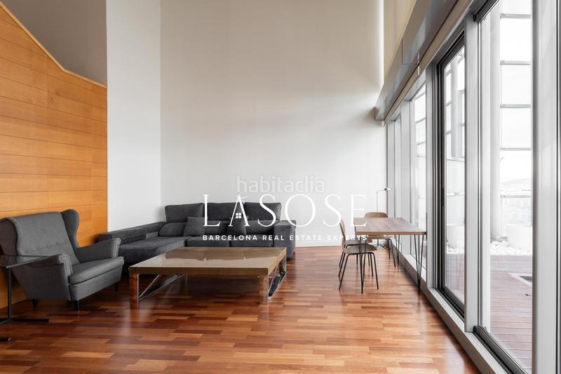 Foto ae8b1f6b-cd30-40a4-a1b3-02a85bd49d82. Alquiler piso ático dúplex con encanto completamente reformado en alquiler en diagonal mar en Barcelona