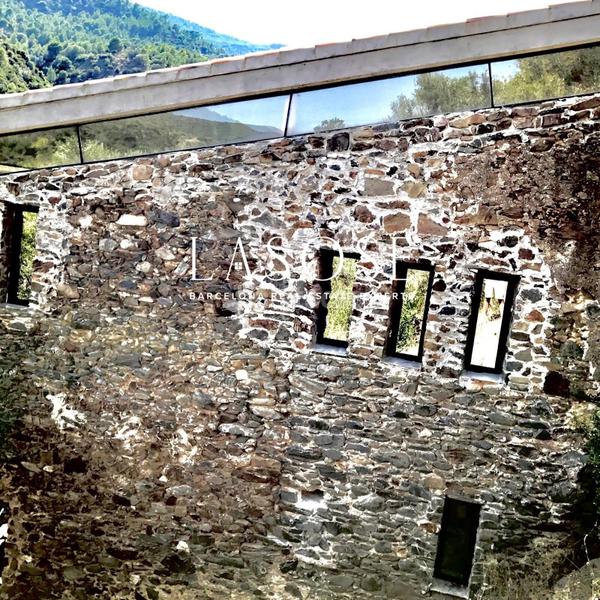 Foto 79161f42-c5ad-4cd5-8187-ccd0f09b2a50. Casa  rústica en la montaña en Colera