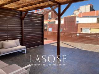Lloguer Àtic  Calle de buenos aires. Dúplex de diseño industrial en la ciudad judicial