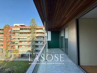 Location Appartement  Carrer can rabia. Exclusivo piso de 6 habitaciones con 2 plazas de parking y trast