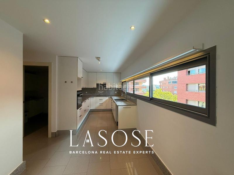 Foto 16c6ccf5-a8c4-489d-a17e-c6c9c2e8d97b. Location appartement avec parking dans Tres Torres Barcelona