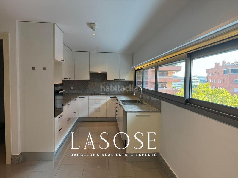 Foto 75e06d70-f672-4abd-851d-502df9ac50a5. Location appartement avec parking dans Tres Torres Barcelona