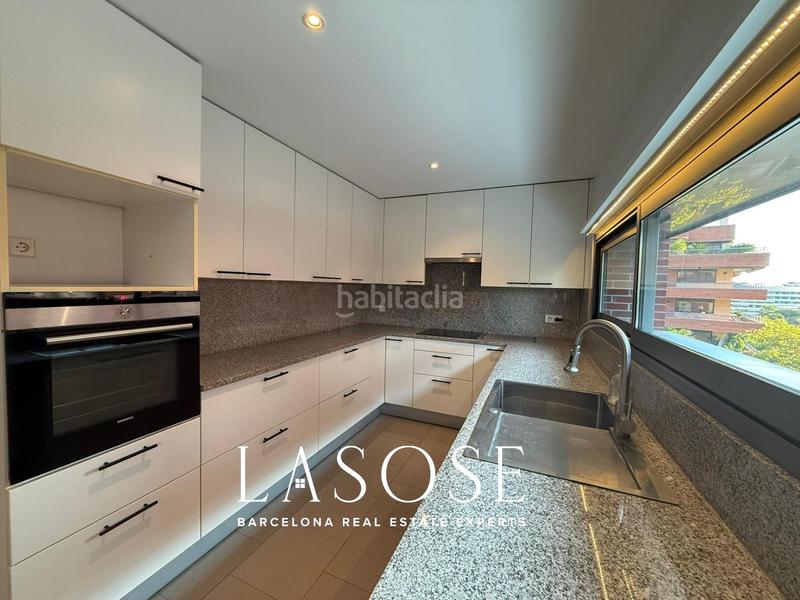 Foto d3136414-1be2-4aab-aa1f-83c2516860c1. Location appartement avec parking dans Tres Torres Barcelona