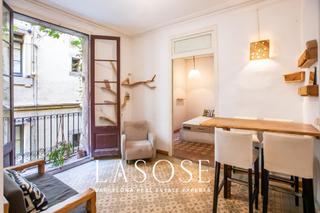 Appartement  Calle del paradís. Piso para reformar en edificio histórico del siglo xix ,  una jo