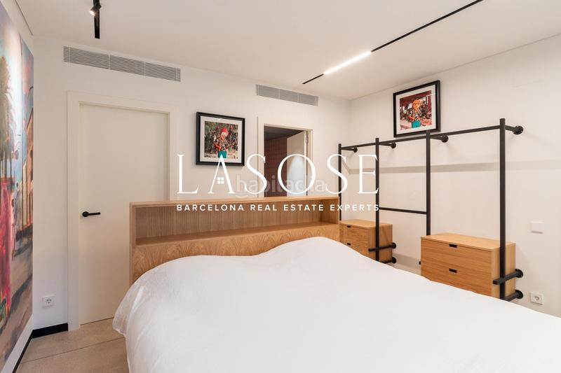 Foto 3eebe400-8954-45d3-b11f-f69458193e7e. Local commercial dans Raval Barcelona