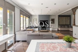 Rent Flat  Carrer bori i fontestà. Elegante apartamento amueblado con parking en alquiler al lado d