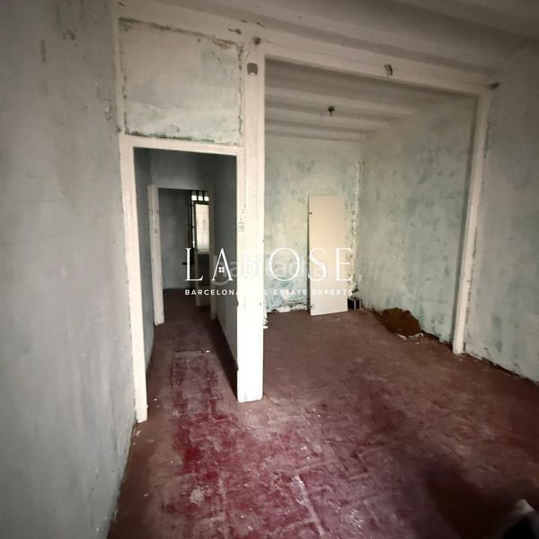 Foto 4b04087a-fc37-4a23-9933-8b8938ad82bb. Pis a Raval Barcelona