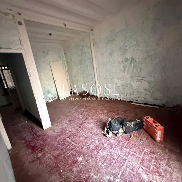 Foto a750d4e9-7633-4536-9436-62bb990b7492. Pis a Raval Barcelona