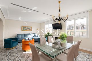 Piso  Calle del consell de cent. Luminoso y elegante piso en consell de cent