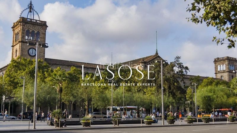 Foto 2ded774d-370f-434e-ab57-ab89e404829d. Àtic a Sant Antoni Barcelona