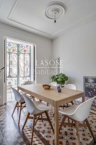 Foto dba13766-c04c-4595-8f46-c54b1286a1be. Pis amb calefacció a Raval Barcelona