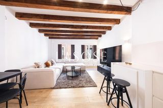 Penthouse  Carrer escudellers. Ático de ensueño en el corazón del gótico