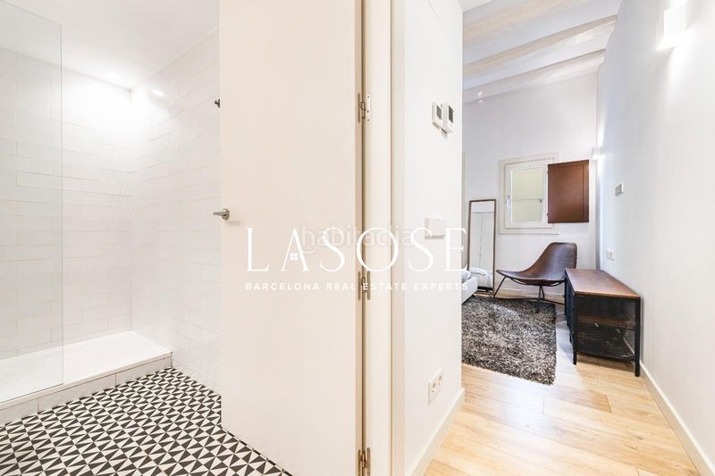 Foto fa0f00a3-507d-4b60-979f-d3bf73f717fe. Àtic amb calefacció piscina a Gòtic Barcelona