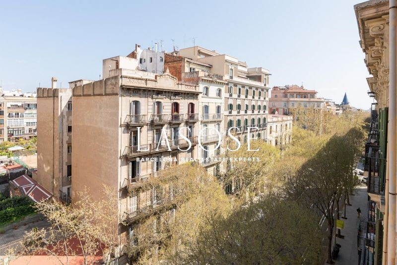 Foto e3e9fe7a-e7fe-4844-89c5-11ee9038df9b. Àtic amb calefacció a Dreta de l´Eixample Barcelona