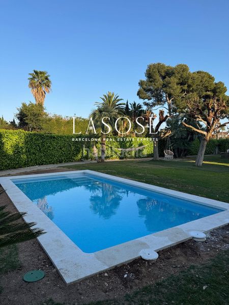Foto 168fde5b-981d-4662-bff8-77d2dfada064. Casa amb calefacció piscina a Can Girona - Terramar - Vinyet Sitges