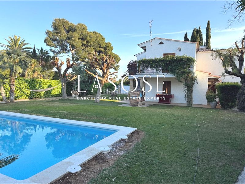 Foto 7fe69554-ee8d-4330-8157-4ba296b81dbd. Casa amb calefacció piscina a Can Girona - Terramar - Vinyet Sitges