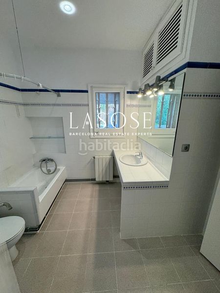 Foto c99ad949-cfc9-4756-92f3-93c80681b317. Casa amb calefacció piscina a Can Girona - Terramar - Vinyet Sitges