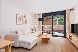 Alquiler Piso  Carrer consell de cent. Luminoso piso con gran terraza privada en alquiler vacacional te