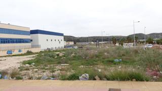 Terreny residencial a Campo Alto-Club de Campo. Solar industrial.